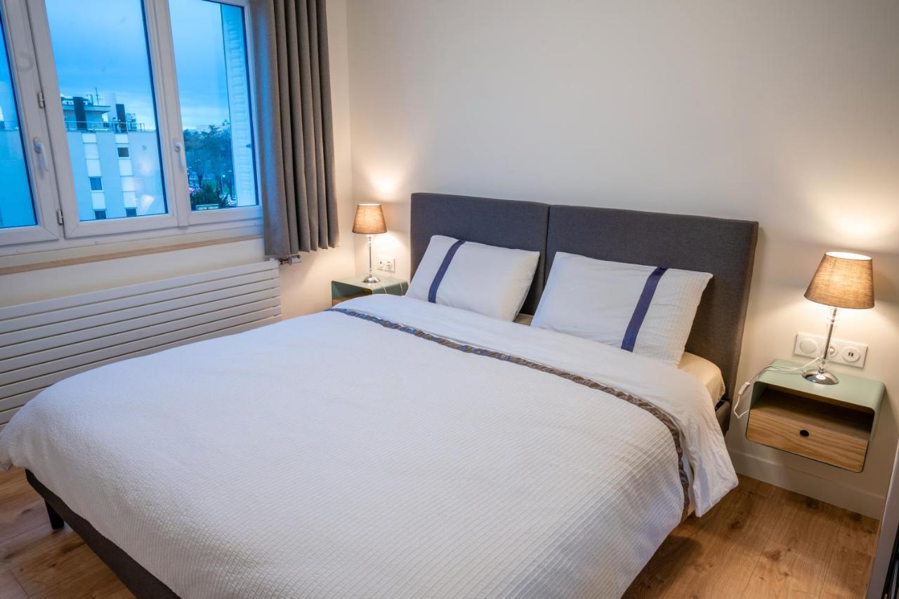 T2 De Standing Climatise Avec Parking Prive, Tram T2 T5, Hopitaux Est Appartement Bron Buitenkant foto